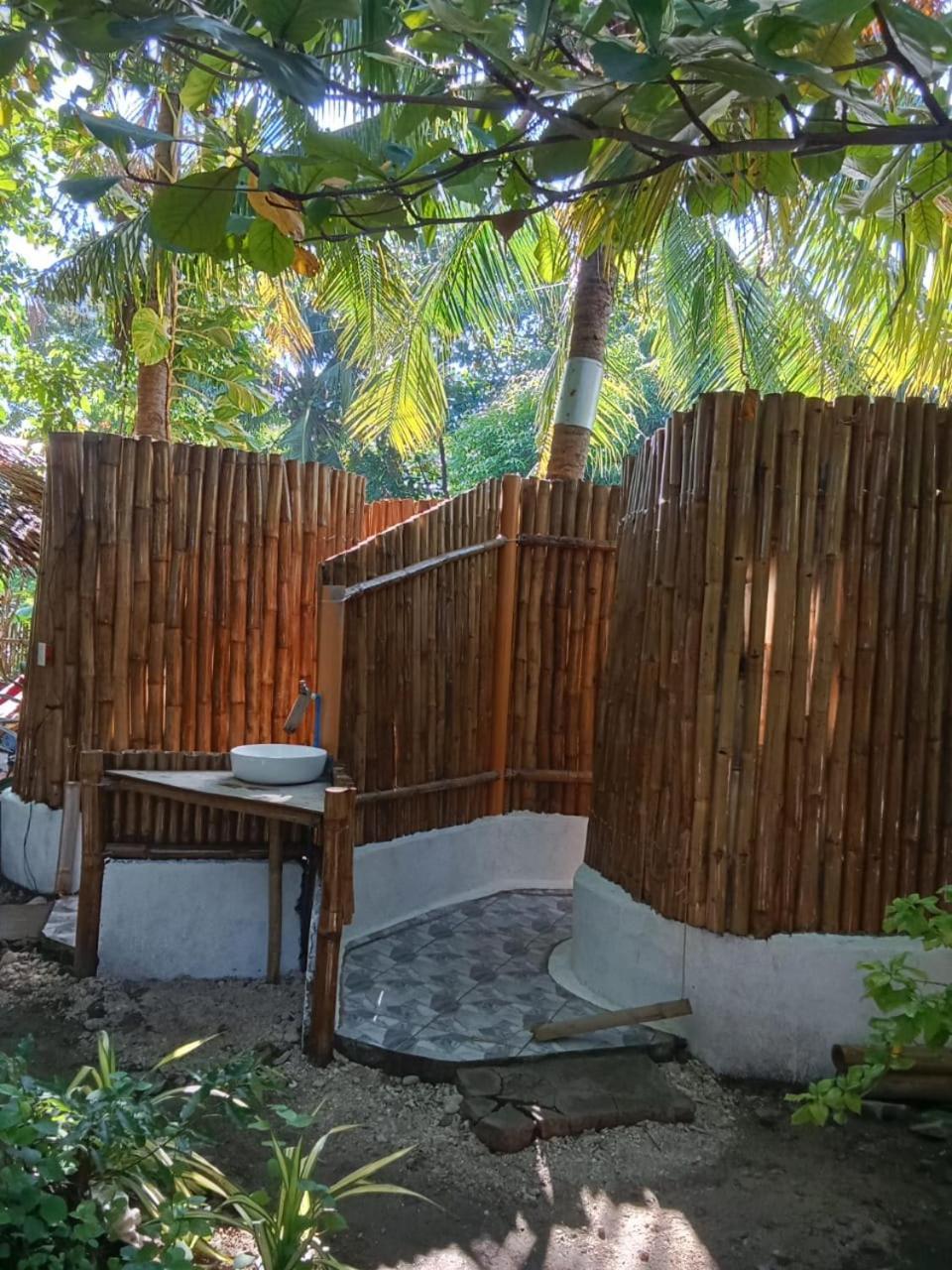 Georgia'S Neverland Hostel Malapascua Buitenkant foto