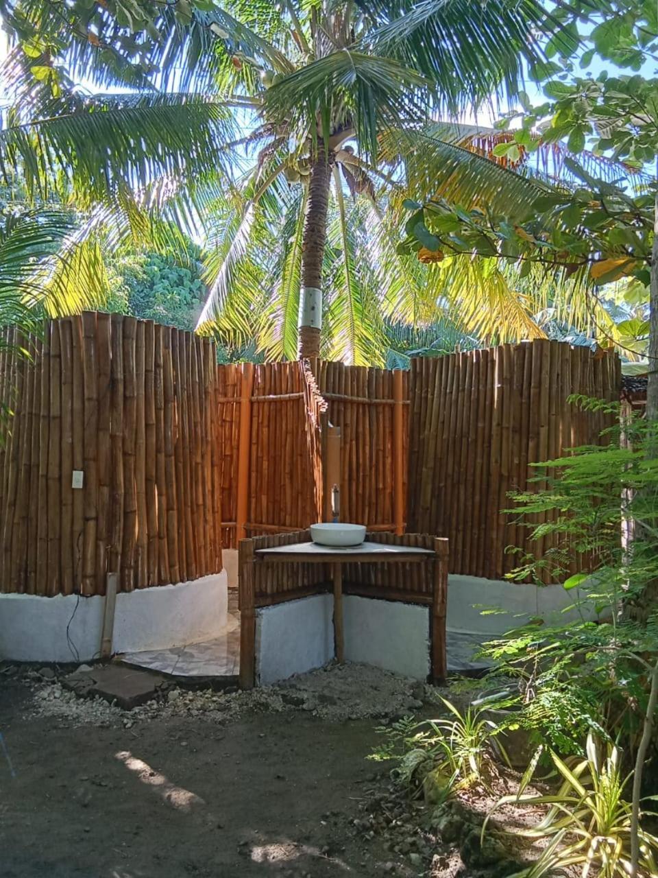 Georgia'S Neverland Hostel Malapascua Buitenkant foto