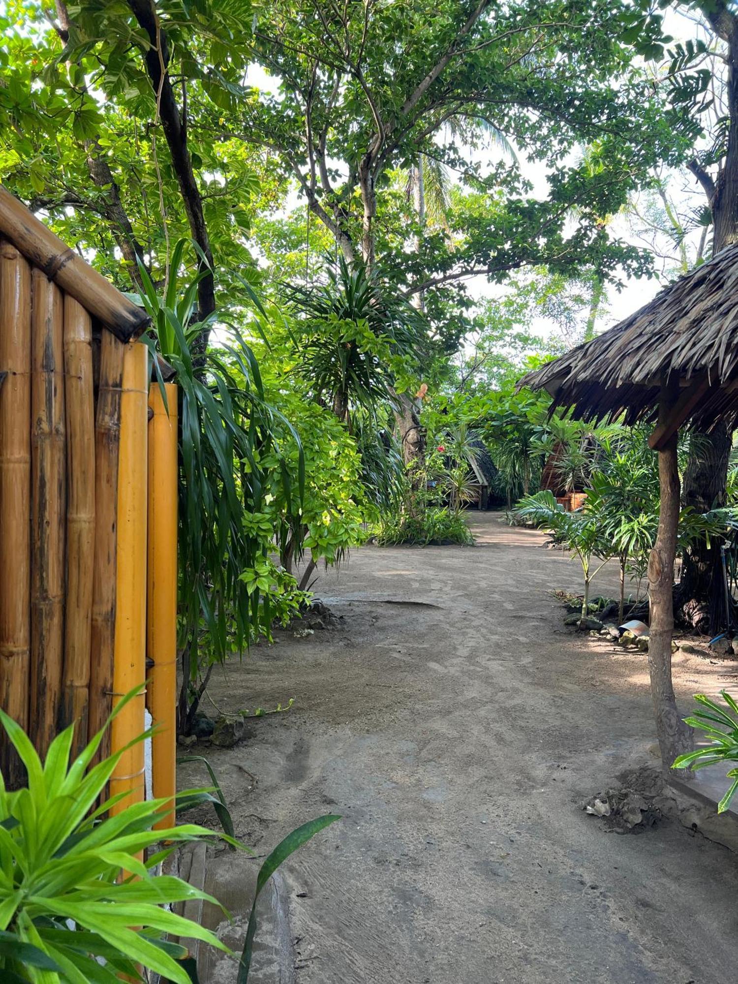 Georgia'S Neverland Hostel Malapascua Buitenkant foto